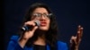 Arhiva - Članica Kogresa Rašida Tlaib iz Mičigena drži govor pred pristalicama demokratskog predsedničkog kandidata, senatora Bernija Sandersa, tokom kampanje u Klivu, Ajova, 31. januara 2020.