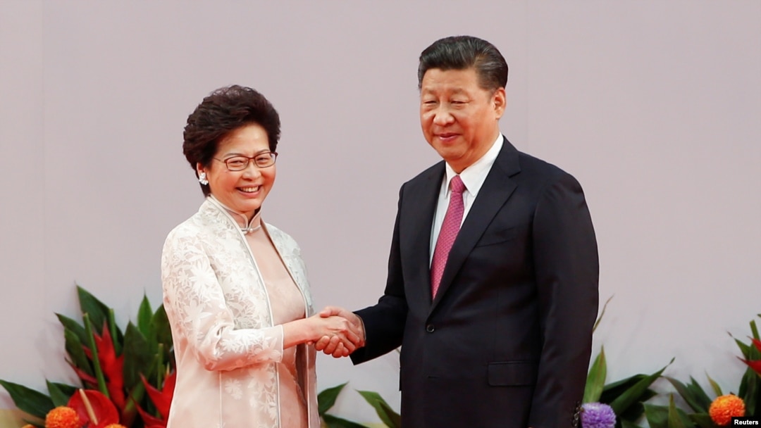 Rais Xi Jinping na Kiongozi wa Hong Kong Carrie Lam
