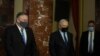 El secretario de Estado de Estados Unidos, Mike Pompeo, a la izquierda, y el primer ministro israelí, Benjamin Netanyahu, se van después de hacer una declaración conjunta en Jerusalén, el jueves 19 de noviembre de 2020.