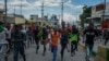 Manifestantes piden la renuncia del primer ministro de Haití, Ariel Henry, en Puerto Príncipe el 10 de octubre de 2022.
