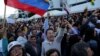 Partidarios del candidato presidencial Guillermo Lasso protestan después de que el consejo electoral del país dijera que Lenin Moreno ganó las elecciones presidenciales del domingo, en una calle de Quito, Ecuador, 4 de abril de 2017.