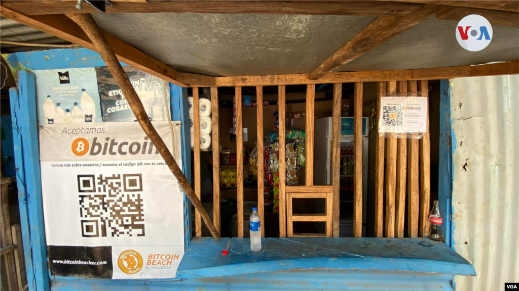 La tienda “María” comparte su código QR y su nombre de usuario para recibir transferencias de la criptomoneda.