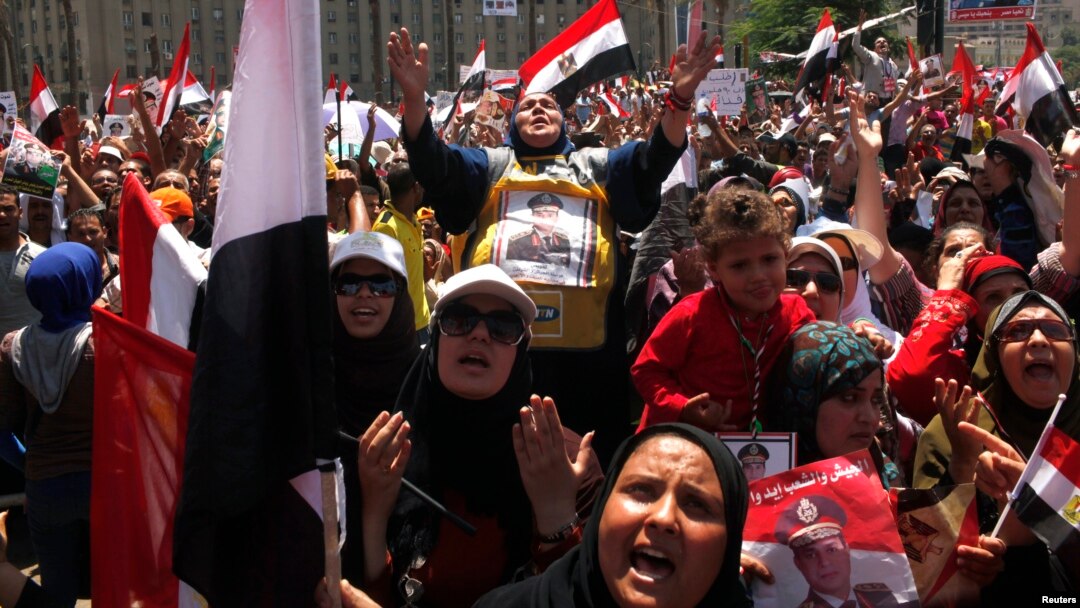 Anti-Morsi protesters carrying posters of army chief Abdel Fattah el-Sissi chant slogans at a mass rally to support the army, in Cairo's Tahrir Square, July 26, 2013.