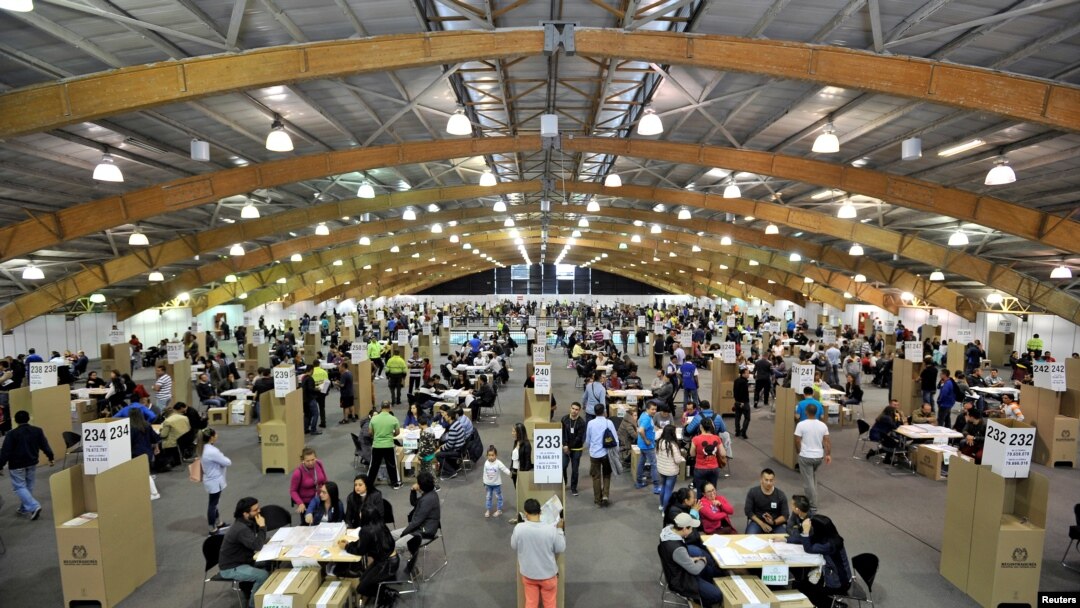 Centro de votación en Bogotá, Colombia, durante las elecciones legislativas del 11 de marzo de 2018.