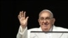 El papa lee una oración sin ayuda desde ventana del Vaticano