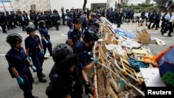 香港警方星期四在金鐘佔領區全面清場