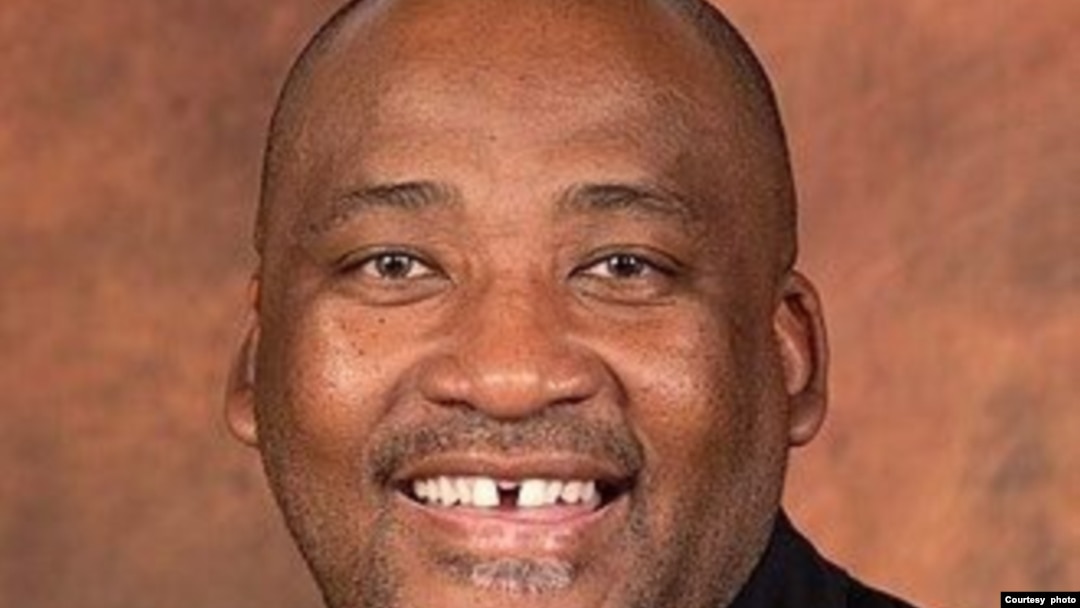 Umphathintambo wogatsha lwezemidlalo lamasiko Umnumnzana Gayton Mckenzie- (Credit: South African government site)