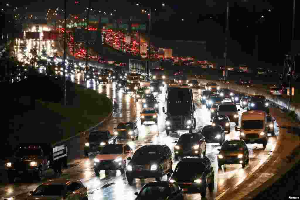 Travelers take to the roads ahead of the Thanksgiving holiday during the COVID-19 outbreak in Chicago, Illinois, Nov. 24, 2020.
