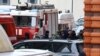 Сотрудники правоохранительных органов работают на месте взрыва в жилом доме в Москве, 3 февраля 2025