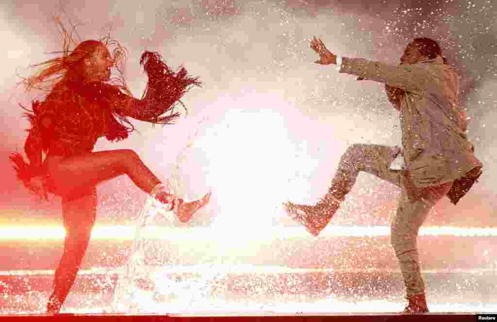 Beyonce performs "Freedom" with Dave Free at the 2016 BET Awards in Los Angeles, California, USA, June 26, 2016.