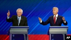 Senator Berni Sanders i bivši potpredsednik Džo Bajden raspravljaju o zdravstvenoj zaštiti na demokratskoj debati 12. septembra 2020.
