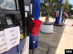 La alta demanda de combustible por parte de los residentes de Florida ordenados a evacuar las zonas amenazadas por el huracán Irma, ha dejado a muchas estaciones de gasolina sin combustible. Foto: José Pernalete, VOA. Sept. 7, 2017.