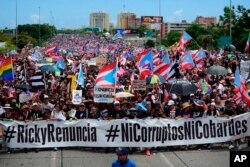 Miles de puertorriqueños se reunieron en una importante carretera de Puerto Rico, el lunes 22 de julio de 2019, para la que podría ser una de las protestas más grandes que se haya visto en el territorio estadounidense, con los isleños furiosos y exigiendo la renuncia del gobernador Ricardo Rossello, en San Juan, Puerto Rico.