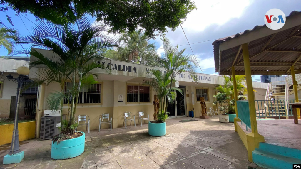 Fachada de la alcaldía municipal de Chiltiupán, municipio al que pertenece El Zonte.
