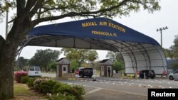 佛羅里達州彭薩科拉海軍航空基地主要入口。
