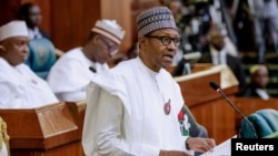Nigeria's President Muhammadu Buhari presents the 2019 budget at the National Assembly in Abuja, Nigeria, Dec. 19, 2018. 