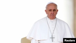 El Santo Padre pidió rezar a la Virgen, Nuestra Señora de Coromoto, patrona de Venezuela, por la situación política de ese país.
