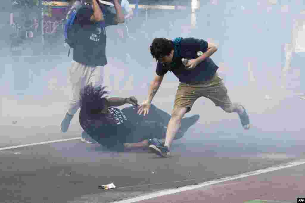 Protesters are tear gassed as the police disperse them near the White House in Washington, D.C., June 1, 2020 as demonstrations against George Floyd's death in Minneapolis custody continue.