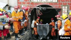 中國甘肅省白銀市一個煤礦發生礦難，導致20名礦工死亡。(2012年9月25日）