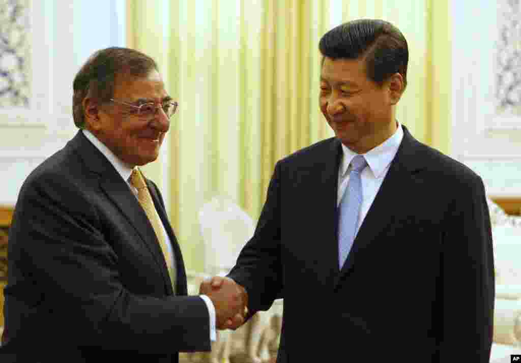 U.S. Defense Secretary Leon Panetta, left, shakes hands with China's Vice President Xi Jinping at the Great Hall of the People in Beijing, China, September 19, 2012.