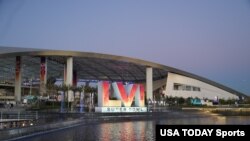 El logotipo de la Super Bowl LVI vista en el SoFi Stadium durante la presentación de los premios NFL Honors, el 13 de febrero de 2022.