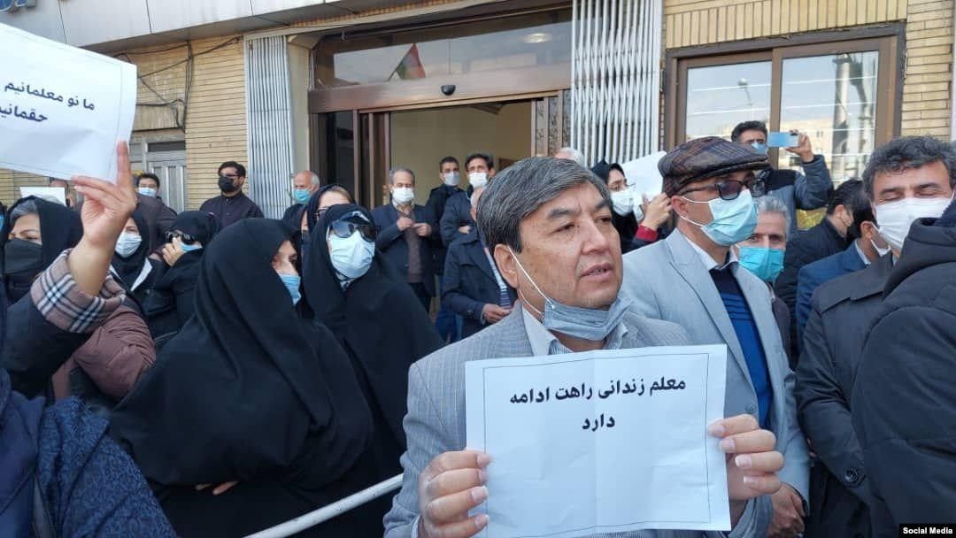 تصویری از تجمع معلمان در مشهد 