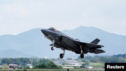 21일 '을지프리덤실드' 연습에 참가한 한국 공군 F-35A 전투기가 이륙하고 있다. (한국 국방부 제공)