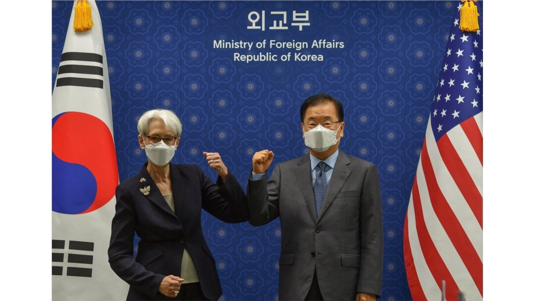 방한 중인 웬디 셔먼 미국 국무부 부장관이 22일 서울 외교부 청사에서 정의용 한국 외교장관과 만났다.