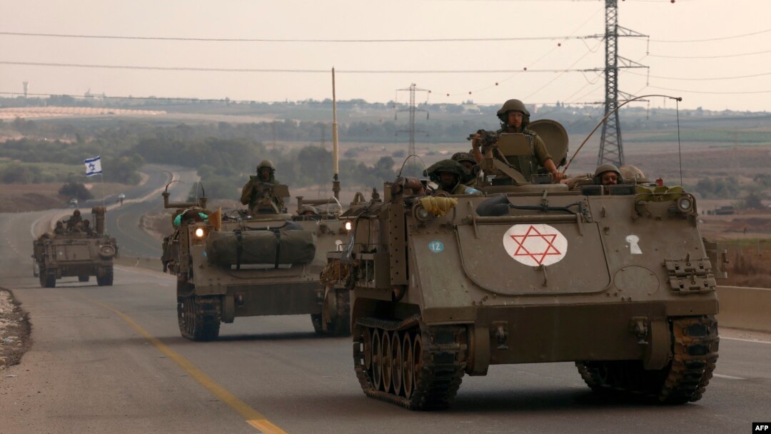 Izraelske oklopne jedinice idu ka Pojasu Gaze (Foto: AFP/Menahem Kahana)