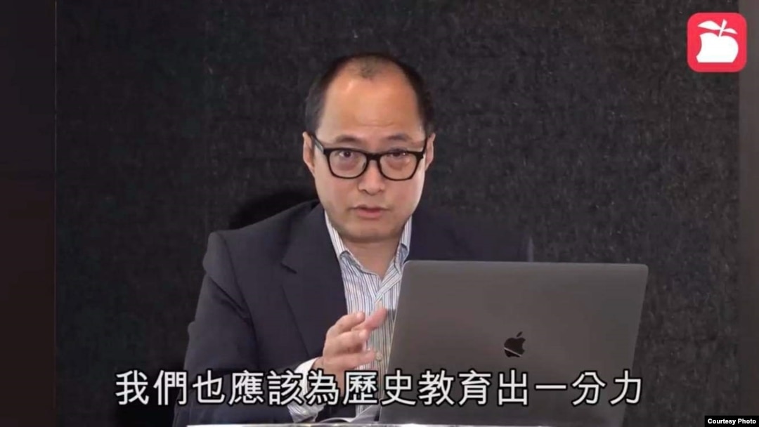 因為一條近代史考題而被中國官媒批評的前香港考試及評核局評核發展部經理楊穎宇博士為蘋果日報在網上主持歷史節目（圖片來源：香港蘋果日報）