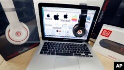 Beats Electronics fue comprada con $2 mil 600 millones en efectivo y $400 millones en acciones de Apple.