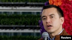 ARCHIVO - El presidente de Ecuador, Daniel Noboa, captado durante disertación en un evento sobre empleo juvenil, en El Quinche, Ecuador, el 8 de abril de 2024.