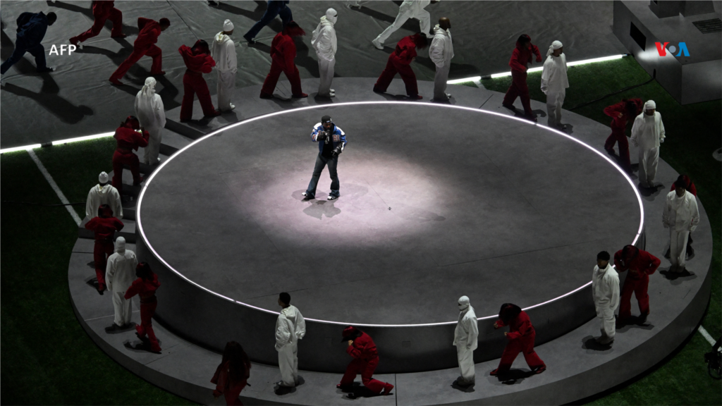 Presentación musical del rapero estadounidense Kendrick Lamar durante el espectáculo de medio tiempo de Apple Music Chiefs vs Eagles del Súper Bowl 2025.