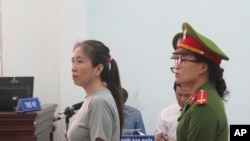 Phiên xử Mẹ Nấm tại Việt Nam.