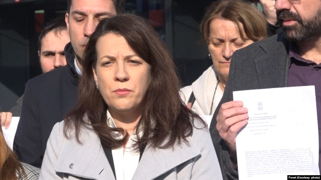 Poslanica ZLF Jelena Jerinić na konferenciji za medije ispred železničke stanice "Beograd centar" (foto: Fonet)