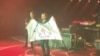 Maná en concierto como parte de su gira "Rayando el sol" por Estados Unidos resaltó el aporte de los latinos y en especial de los mexicanos en EE.UU. 