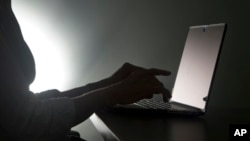 انجمن انترنت در ایالات متحده خواستار آزادی انترنت و مخالف وضع محدودیت بر آن است