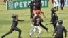 Abubuwa 10 da Suka Girgiza Duniyar Kwallon kafa A 2014: Dukar Da 'Yan Sanda Suka Lakkada Ma 'Yan Kallo Da 'Yan Wasa A Ivory Coast