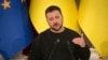 ARCHIVO - El presidente ucraniano, Volodymyr Zelenskyy, habla durante una conferencia de prensa conjunta con el presidente del Consejo Europeo, Charles Michel, y la presidenta de Moldavia, Maia Sandu, en Kiev, Ucrania, el martes 21 de noviembre de 2023.