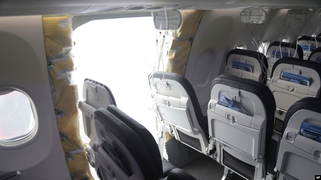 Avion kompanije Aljaska erlajns kojem je tokom leta otpao dio trupa (Foto: NTSB via AP)