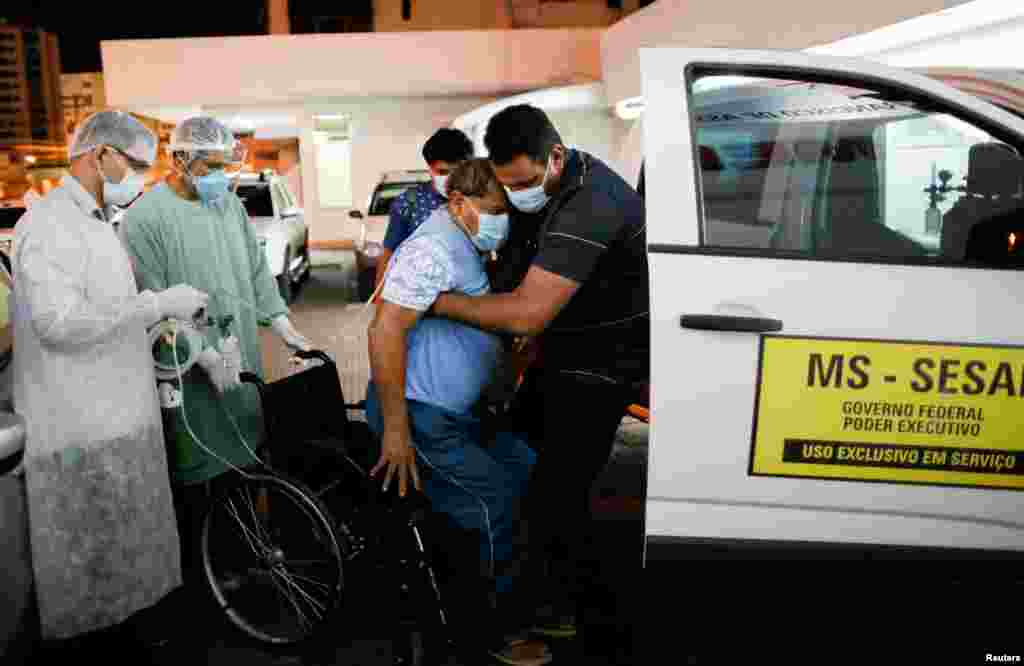 Yawalapiti chief Aritana, suffering from the coronavirus disease (COVID-19), is supported by the doctor Celso Correia Batista outside the Sao Francisco de Assis hospital in Goiania, Brazil, July 22, 2020.